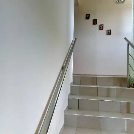 Alfa With Parking Гостьовий будинок Варна