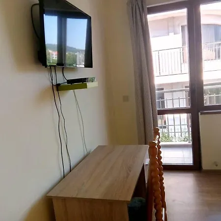 Гостьовий будинок Alfa With Parking