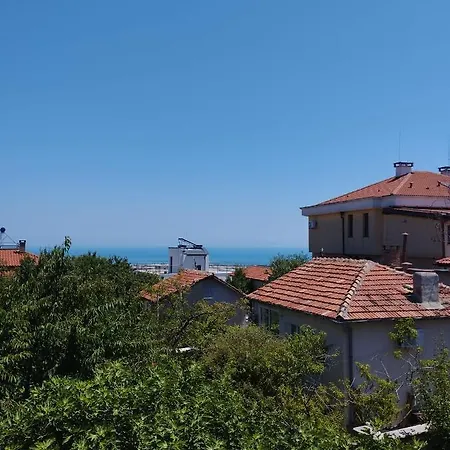 Alfa With Free Parking For Cars Guest house 3*