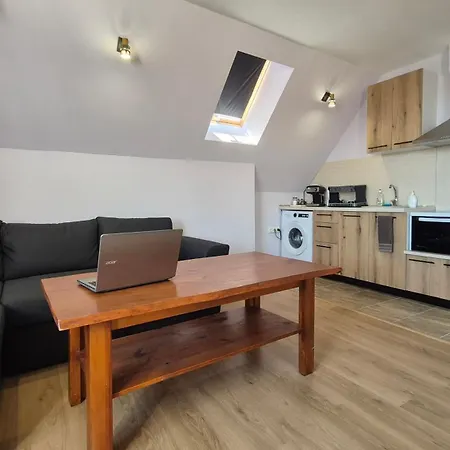 Alfa With Parking Къща за гости 3*