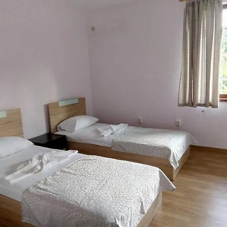 Alfa With Free Parking For Cars Guest house