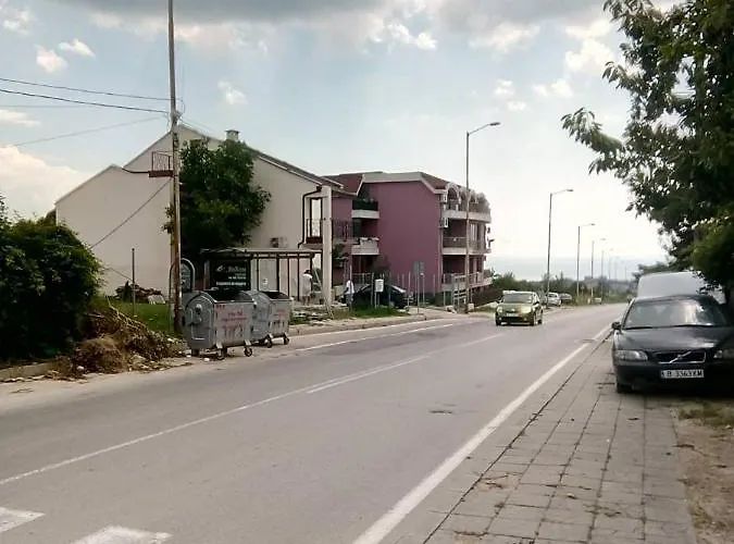 Alfa With Parking 招待所 瓦爾納