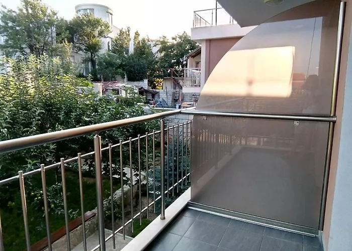 Alfa With Parking 招待所 瓦爾納