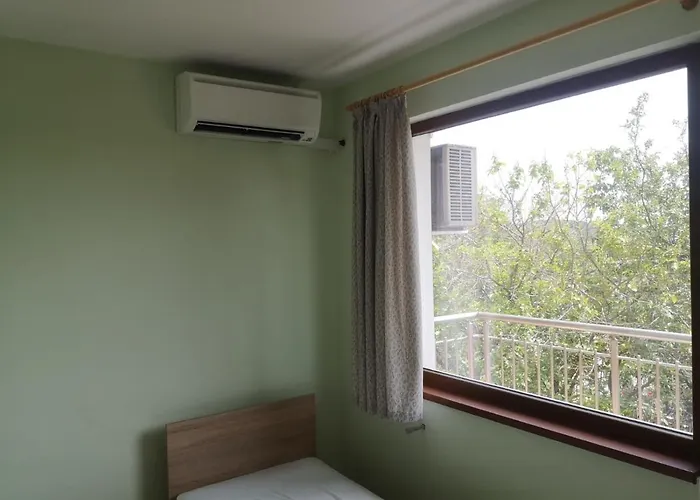 招待所 Alfa With Parking